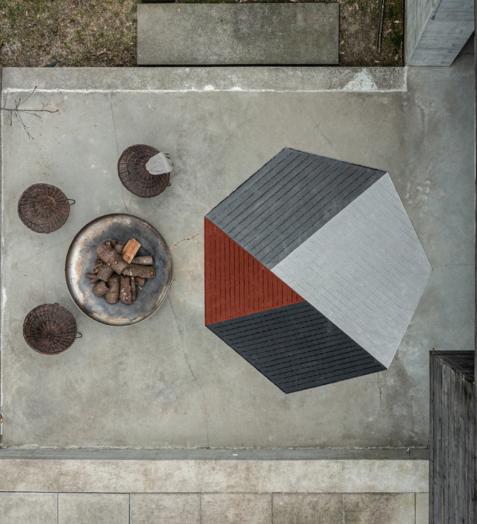 All Ferreira de Sá carpets are custom-made and each piece is tailored and designed according to each client’s request and desire. 